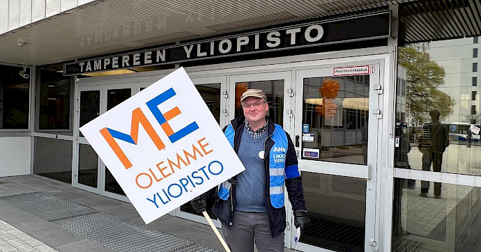 Tampereen yliopistossa lakkoillaan keskiviikkona – ”Olemme erittäin huolissamme työnantajan tavoitteesta poistaa kontaktiopetuksen tuntikattokirjaus työehtosopimuksesta”